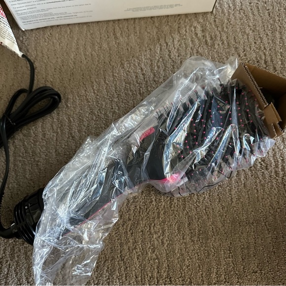 Revlon Blowdry Brush - Picture 2 of 2